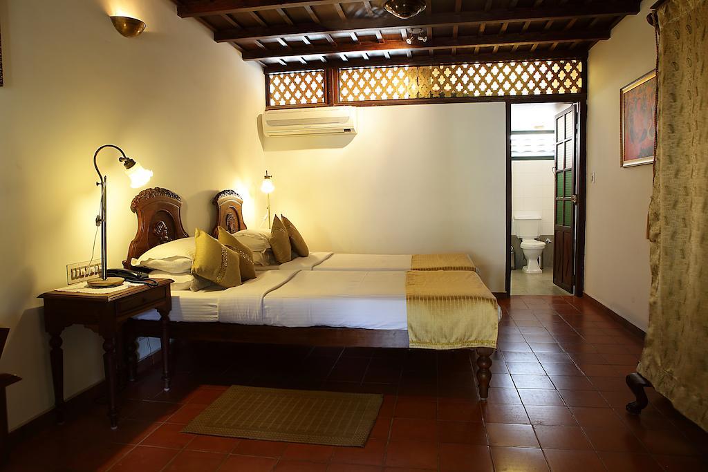Hotel Raheem Residency Alappuzha Esterno foto